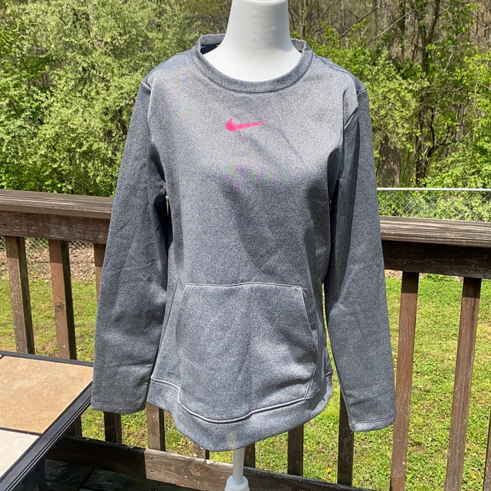 NWOT Nike dri-fit crew neck sweatshirt with pocket
